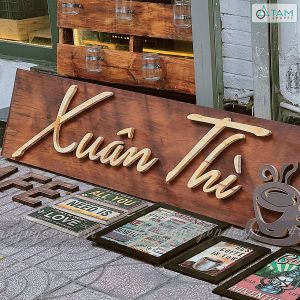 Làm biển hiệu bằng gỗ tại Hà nội 